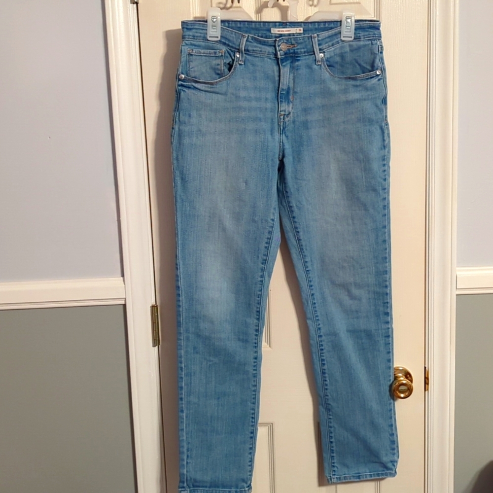 Levi's Mid Rise Skinny light wash jeans